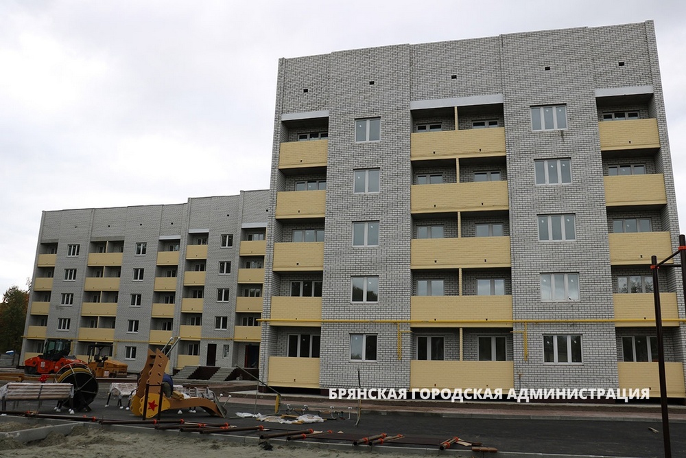 На Витебской в Брянске достроили дом для переселенцев из аварийного жилья