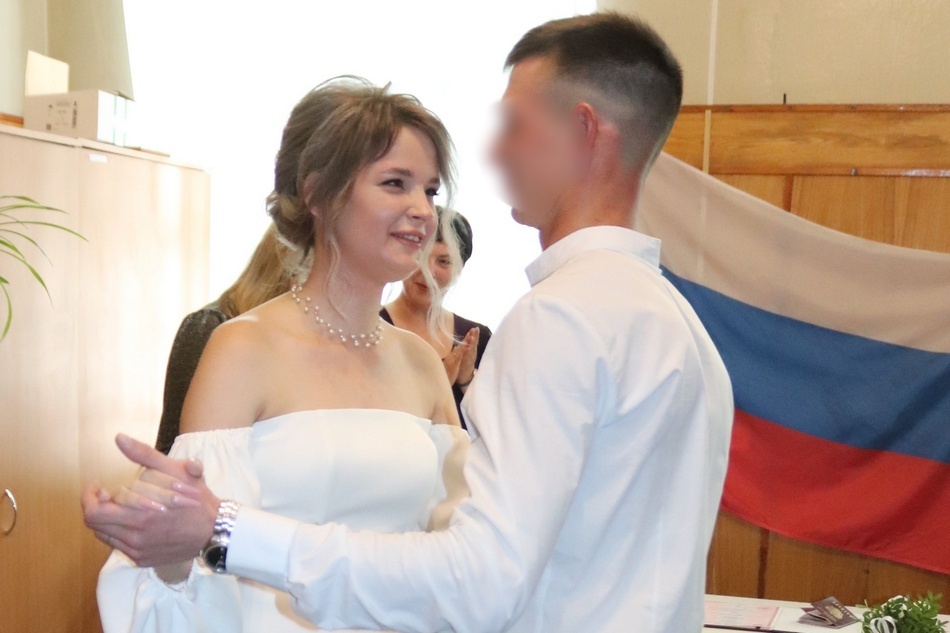 В Брянской области мобилизованный из Ульяновска женился на красавице из Подмосковья
