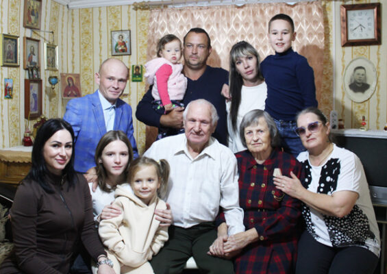 Супруги Гирины из Жуковки в Брянской области отметили бриллиантовую свадьбу