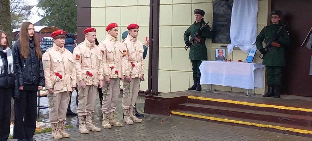 Памятные доски погибшим в СВО солдатам открыли в брянской школе №34