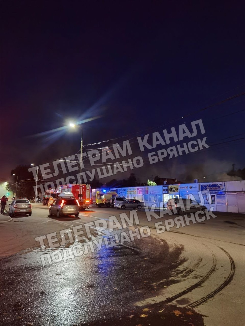 В Брянске случился пожар на Володарском рынке
