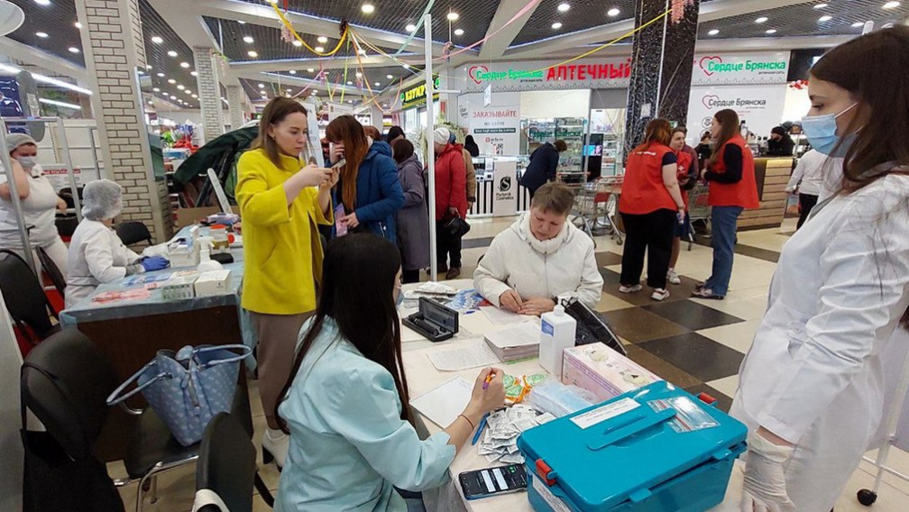 Жителям Брянска предоставили возможность бесплатно проверить свое здоровье в торговых центрах