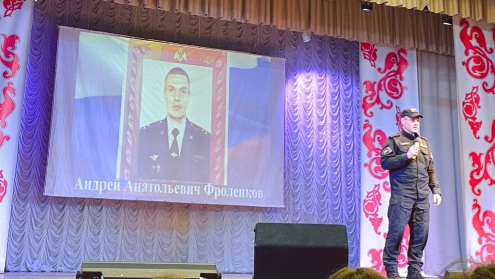 Герой России Андрей Фроленков пообщался с брянскими школьниками на тему СВО
