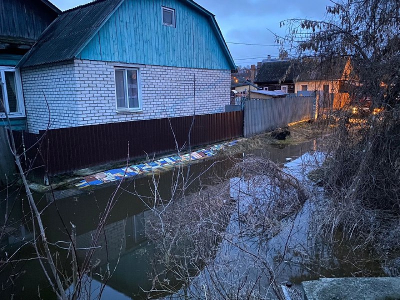 На территории Брянской области на два дня объявлено штормовое предупреждение из-за паводка в Трубчевске
