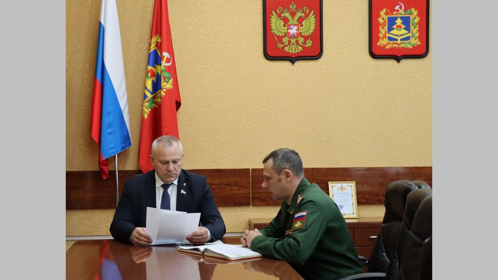 Председатель Брянской облдумы Валентин Суббот пообщался с командованием военной части