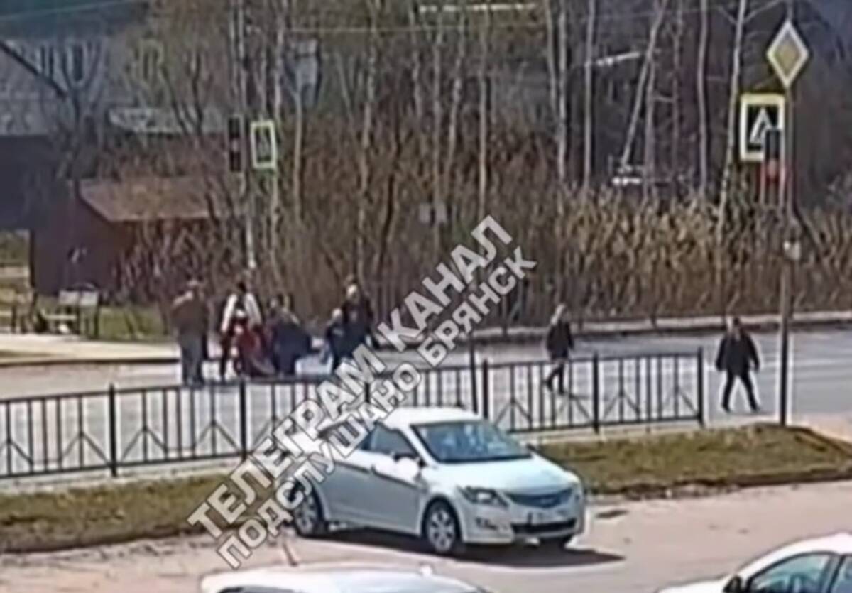В Бежицком районе Брянска на Флотской иномарка на светофоре сбила ребенка