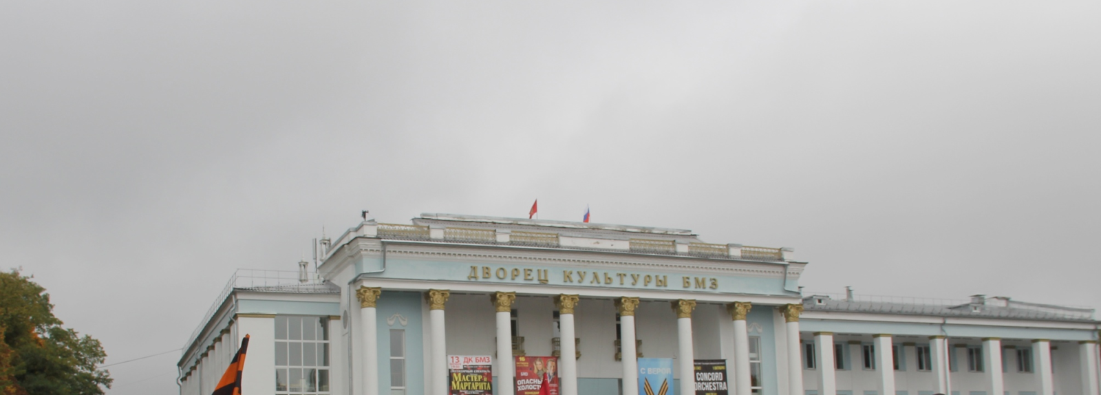 Брянская администрация разрешила установку рекламного щита на площади ДК БМЗ