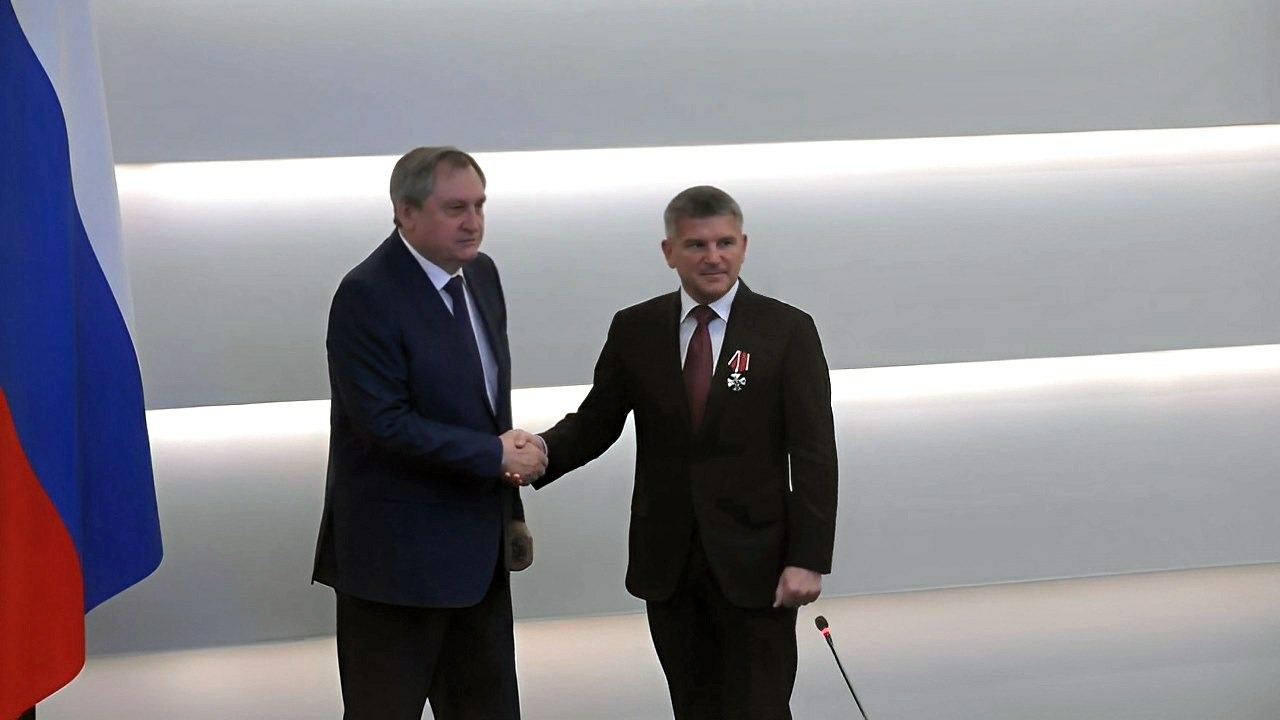 На Всероссийском совещании по итогам ОЗП 2022−2023 годов Министр энергетики РФ вручил Игорю Маковскому орден Мужества