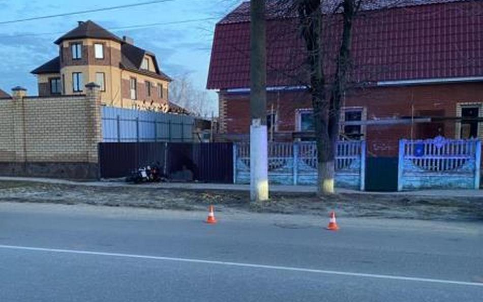 На Бежицкой в Брянске мотоциклист врезался в столб и забор