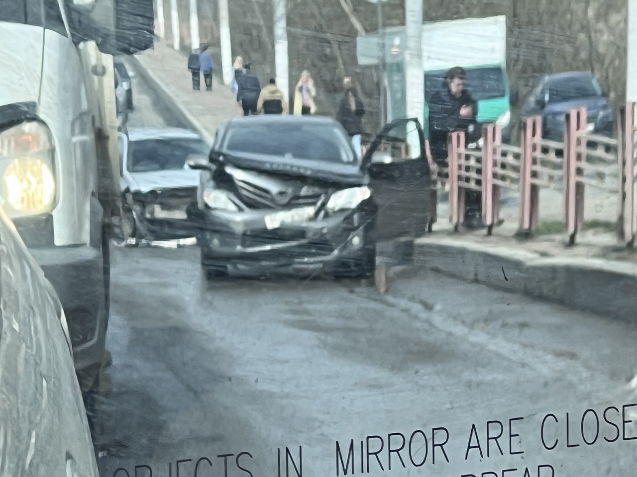 В Брянске на проспекте Ленина в серьезном ДТП столкнулись две легковушки