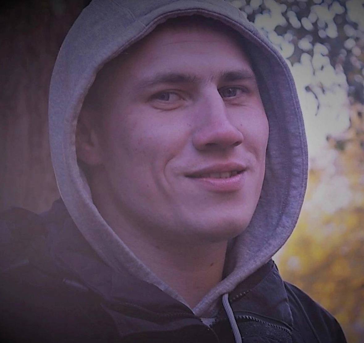 В боях за город Артемовск в зоне СВО на Украине погиб военнослужащий из Брянской области Роман Бондаренко