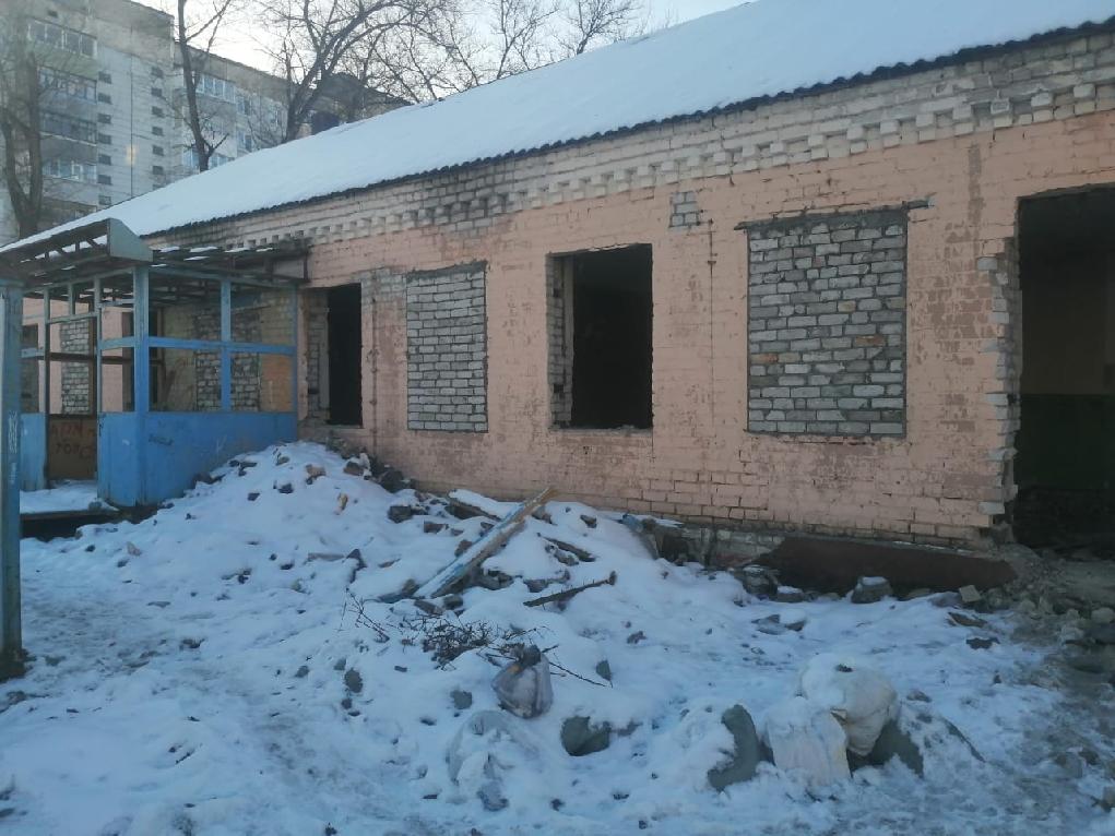 В Брянске прокуратура потребовала ограничить доступ к жуткому зданию