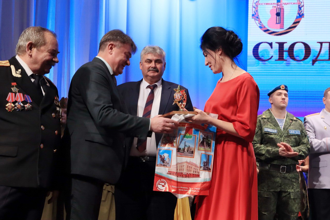 В Брянске прошел гала-концерт 22-го фестиваля солдатской песни «Сюда нас память позвала»