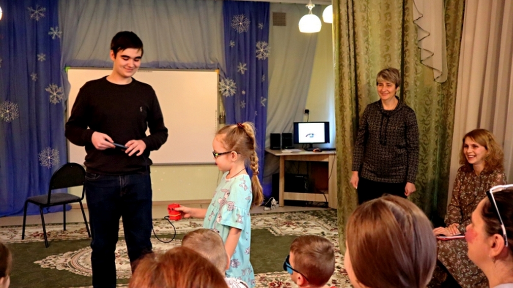 В брянских Клинцах состоялась презентация ультразвукового сонара для слепых и слабовидящих