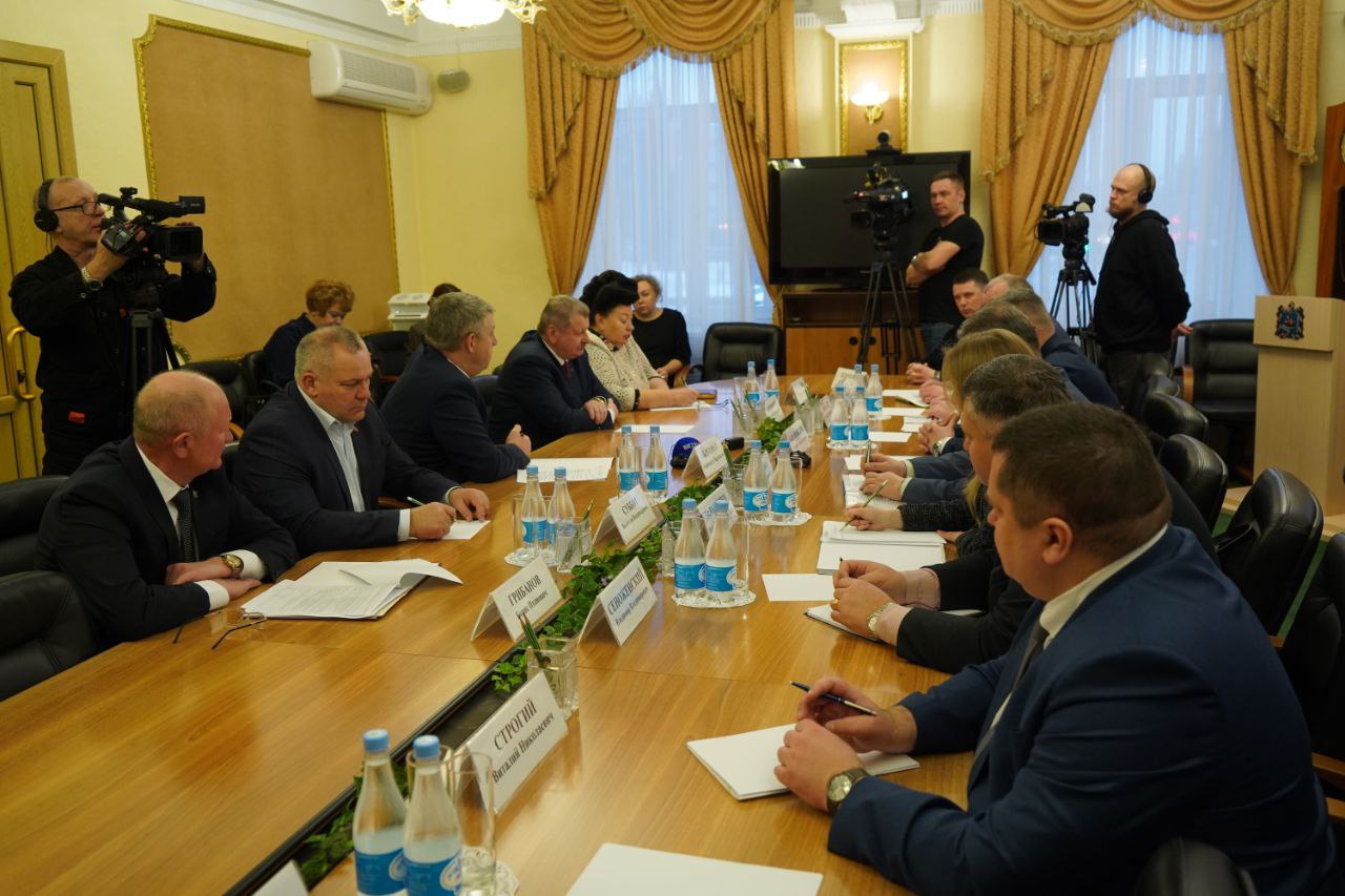 Брянский губернатор Богомаз провел рабочую встречу с представителями Гомельской области республики Беларусь