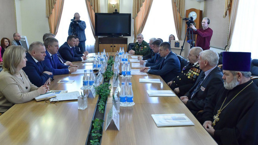 Губернатор Брянской области Богомаз пообщался с активом ветеранских организаций  воинов-интернационалистов