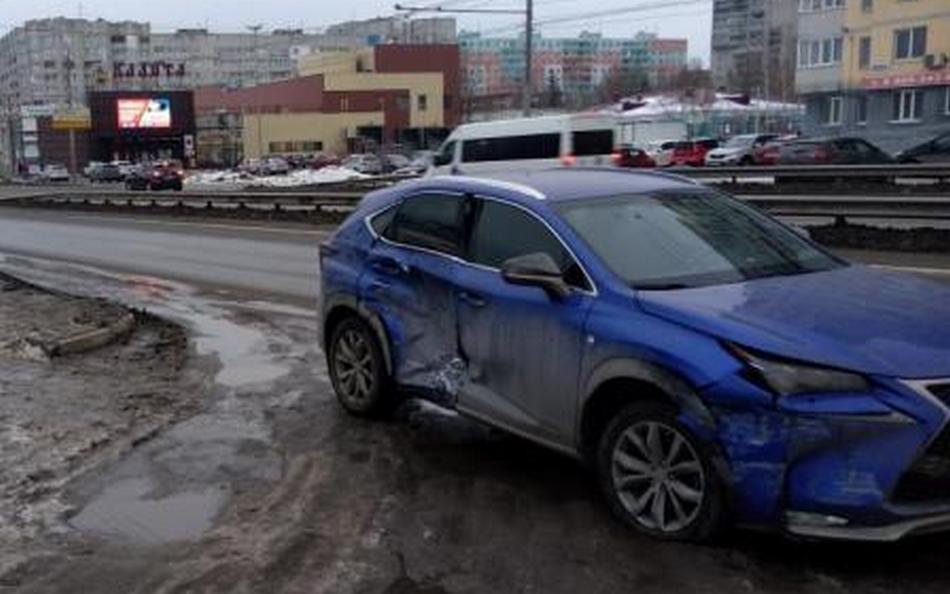 В Московском микрорайоне Брянска Mazda с 3-летним ребенком попала в ДТП