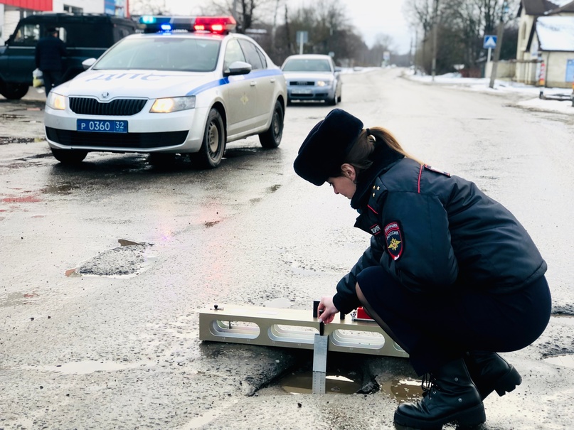В Новозыбкове Госавтоинспекция проверила состояние дорожных участков