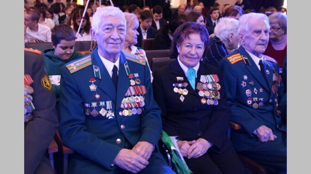 В Брянске для ветеранов Великой Отечественной состоялся патриотический концерт
