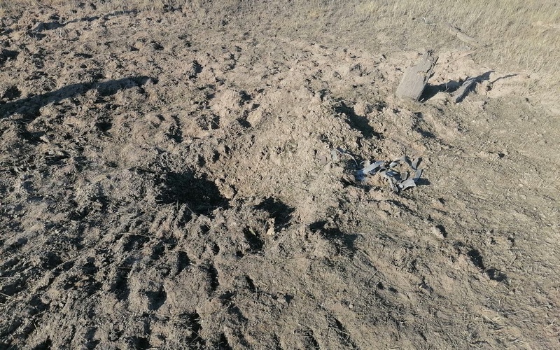 Жители поселка Зерново из Суземского района показали осколки взорвавшихся украинских мин