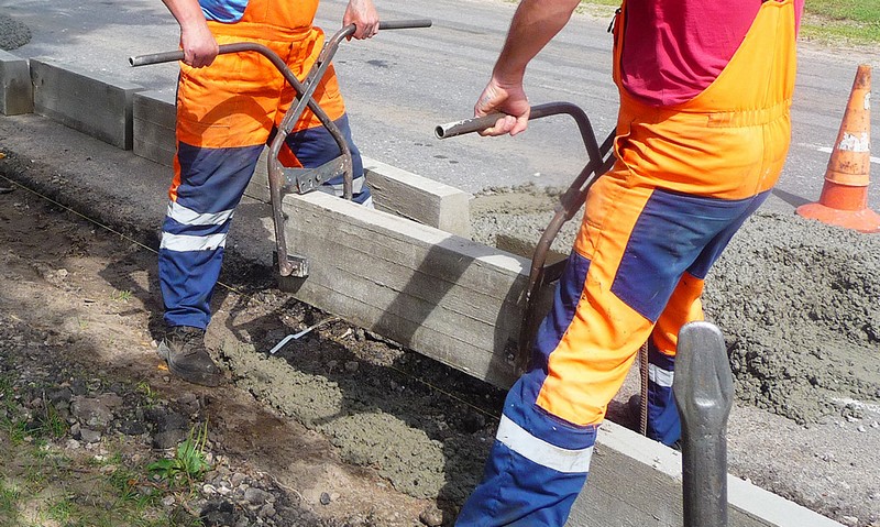 Жители Брянска выпросили ремонт улицы Речной