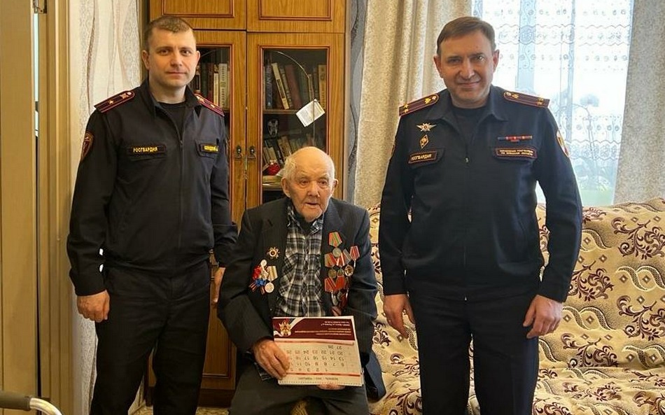Росгвардейцы навестили брянского ветерана Великой Отечественной войны