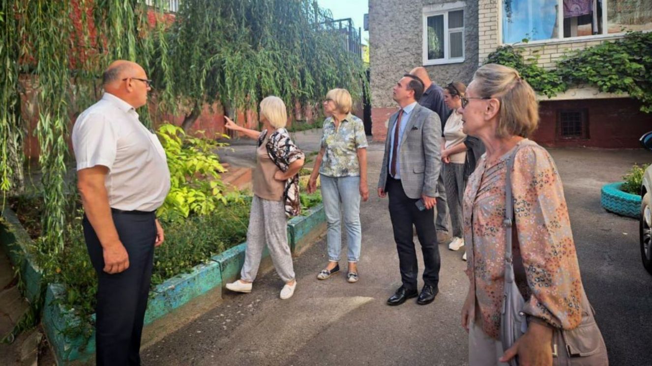 В Брянске состоялась встреча с жителями домов № 11 и № 17 на улице Грибоедова