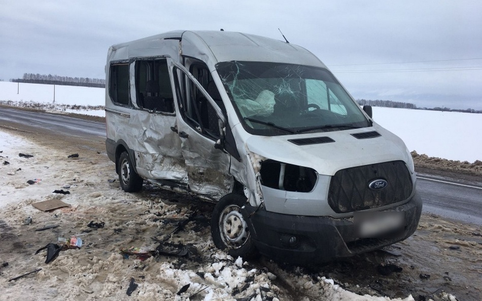 25-летнего водителя микроавтобуса осудили за гибель 15-летней пассажирки под Стародубом