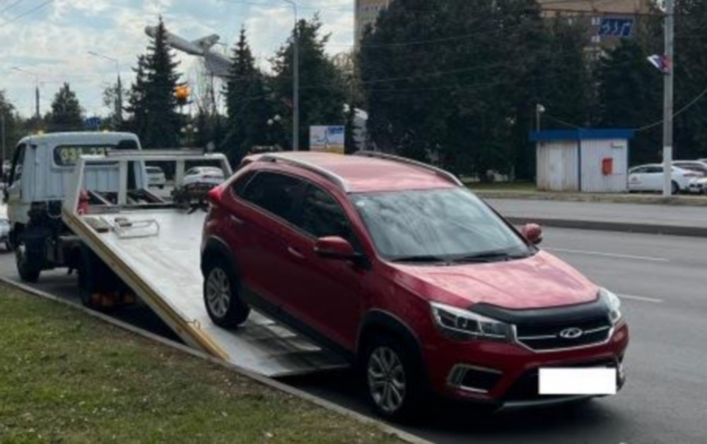 В Брянске штрафуют припарковавшихся на Авиационной автомобилистов