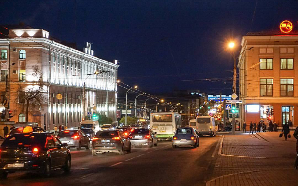 В Брянске ведутся системные работы по обновлению уличного освещения