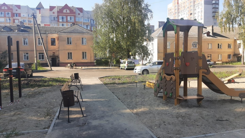 От подрядчика в Брянске требуют ускорить ремонт двора на улице Пушкина