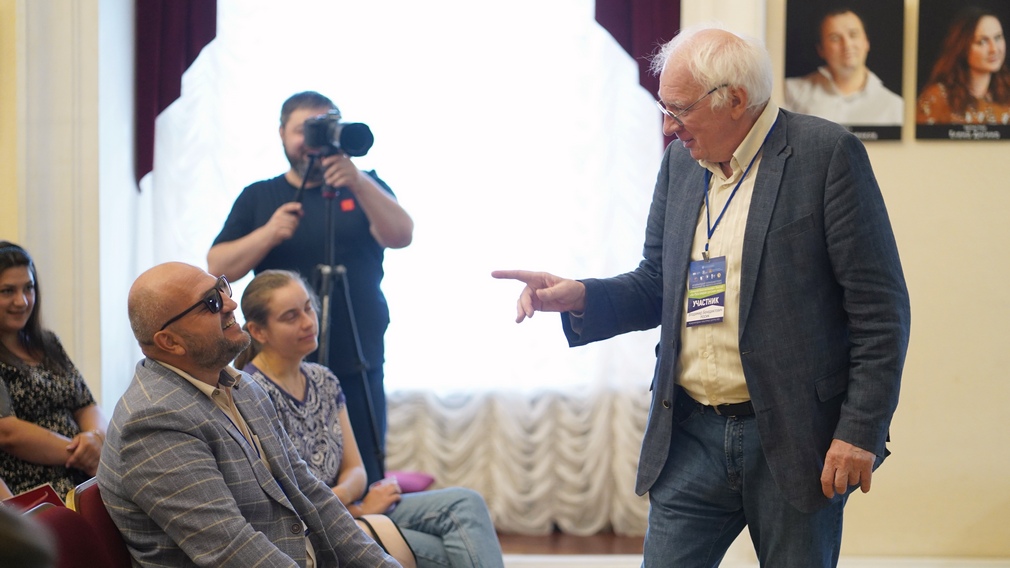 Известный артист Владимир Носик провел мастер-класс по сценической речи в Брянске
