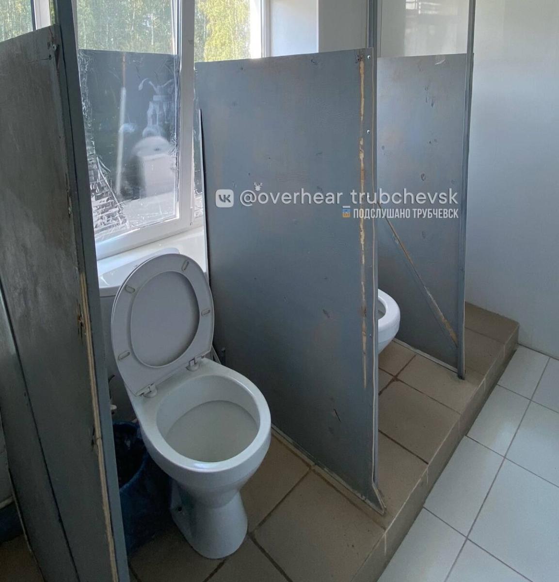 В Трубчевске жители раскритиковали платный туалет