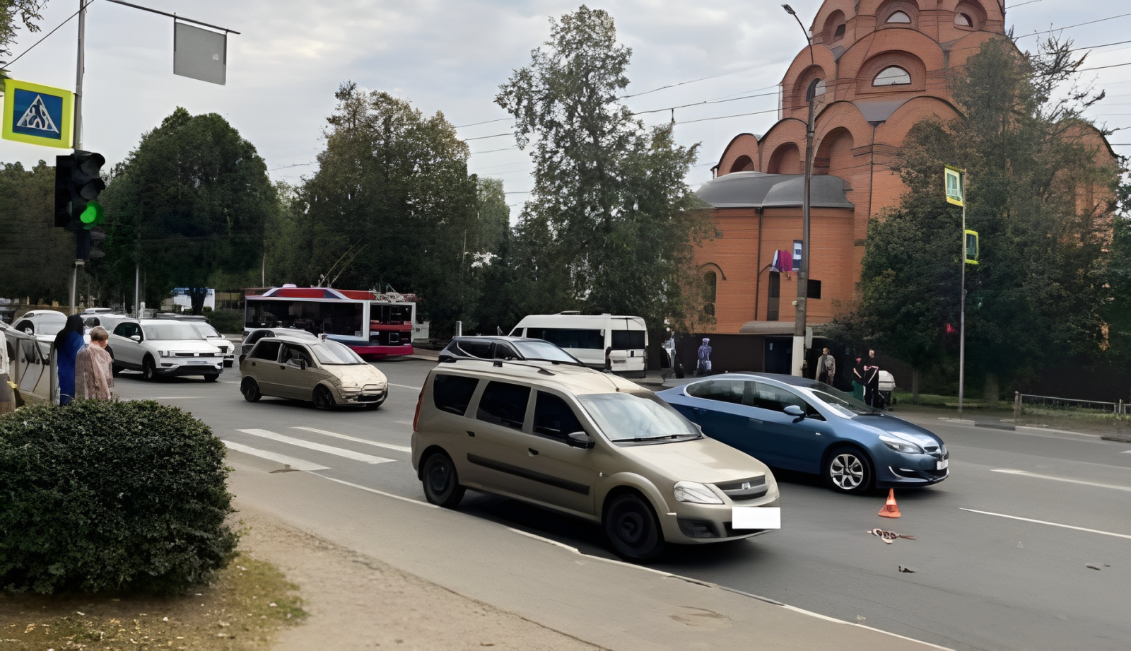 В Брянске возле Самолета 24-летняя девушка попала под машину