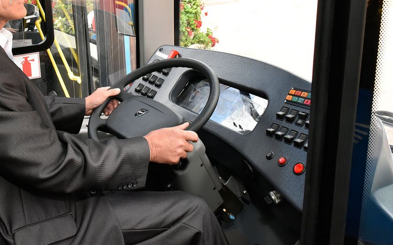 Жителям Брянска озвучили зарплату водителей троллейбусов и автобусов