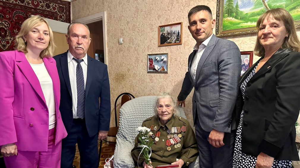 В Фокинском районе поздравили ветеранов с годовщиной освобождения Брянщины