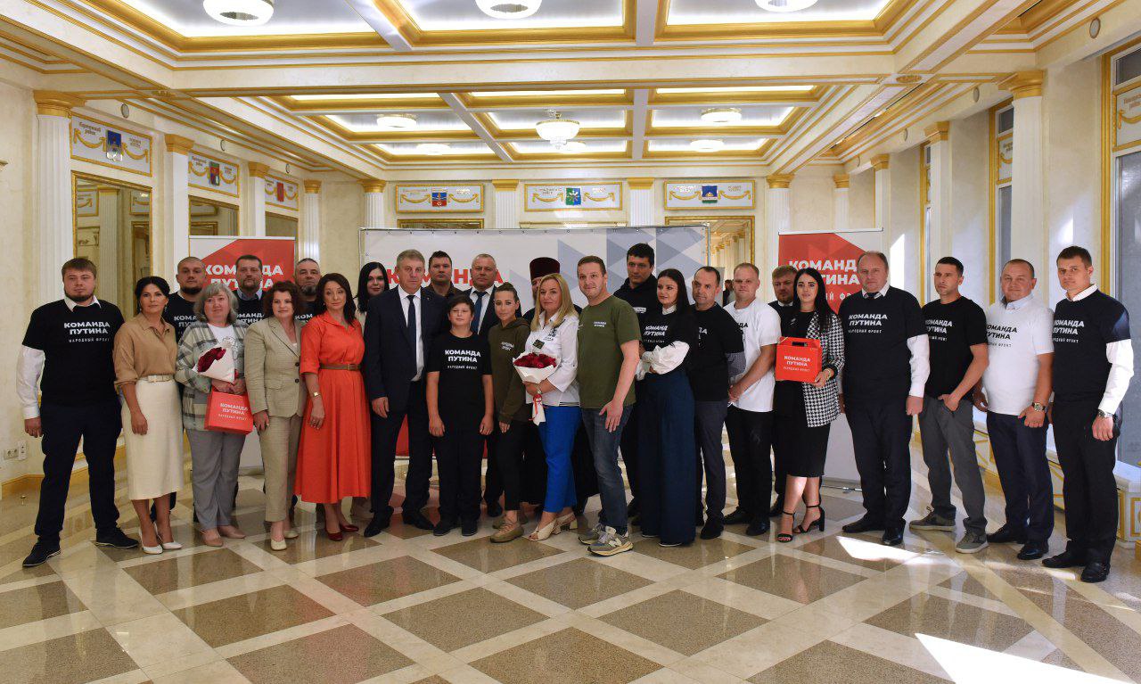 Брянцев за помощь военнослужащим СВО наградили премией «Команда Путина»