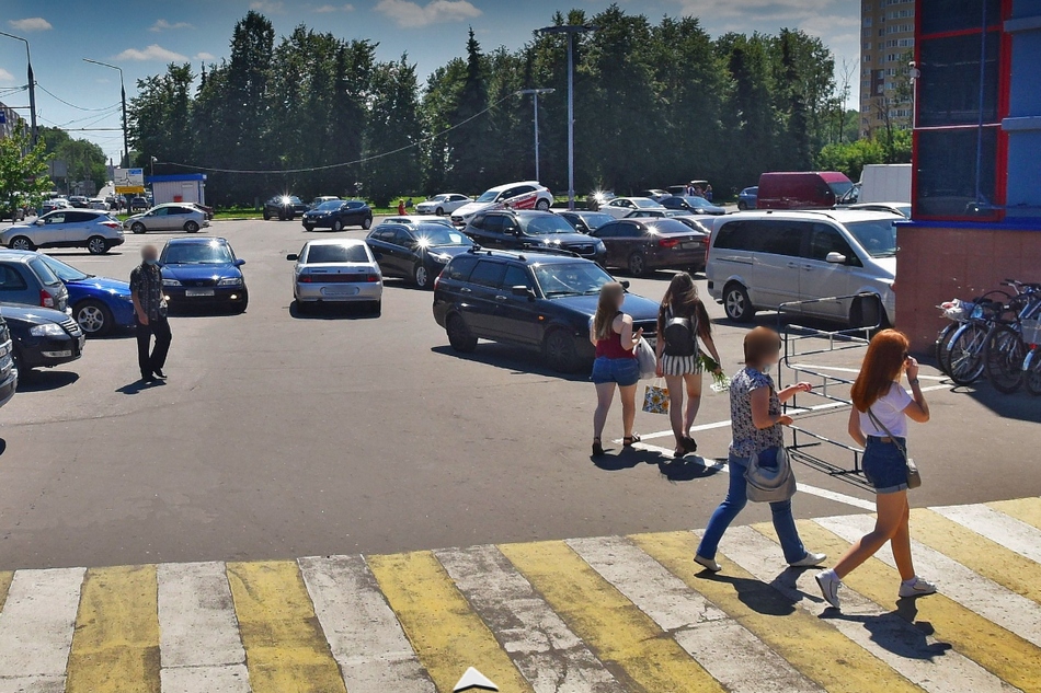 Брянцы пожаловались на автомобильный беспредел возле «Линии»