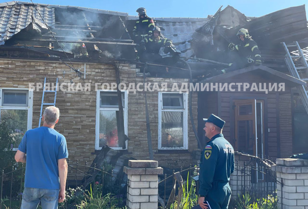 Пожар на улице Смольной в Брянске потушили
