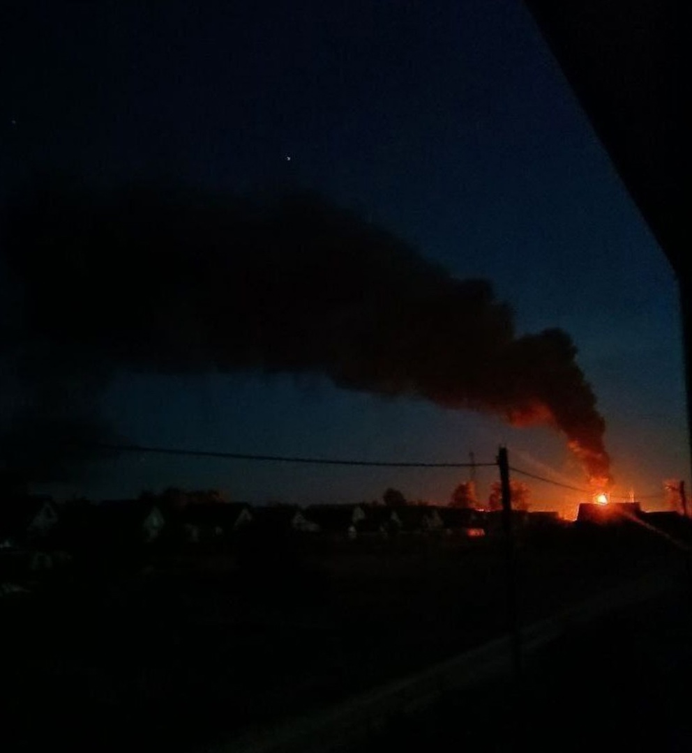 SHOT: в посёлке Погар Брянской области горит подстанция