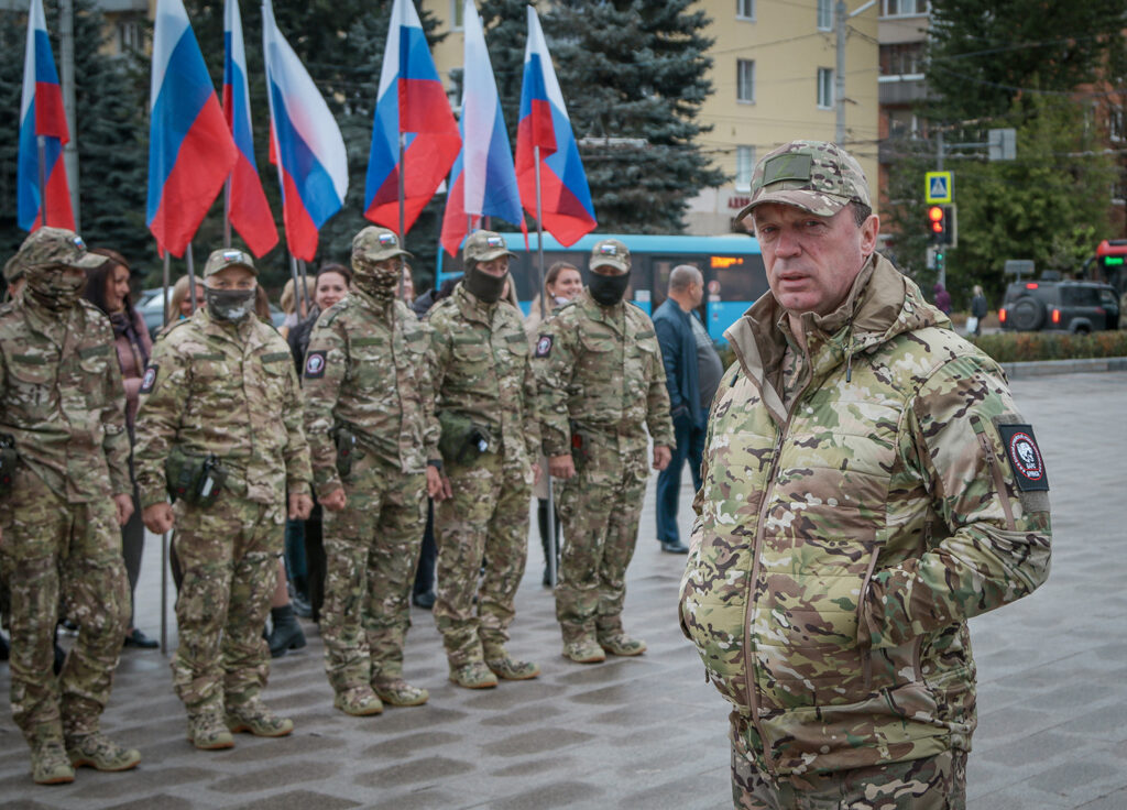 Сергей Антошин опробовал поступившую в отряд «БАРС Брянск» крутую бронетехнику