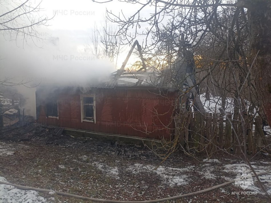 В Советском районе Брянска в загоревшемся доме нашли труп мужчины