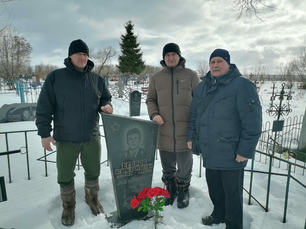 Брянские ветераны Росгвардии почтили память погибшего сослуживца Игоря Егорова