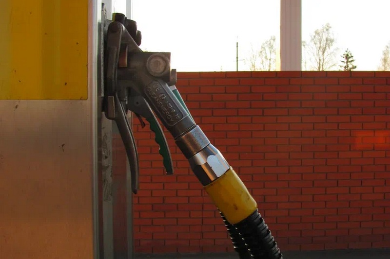 Брянцам сообщили о росте оптовых цен на бензин на 15 процентов