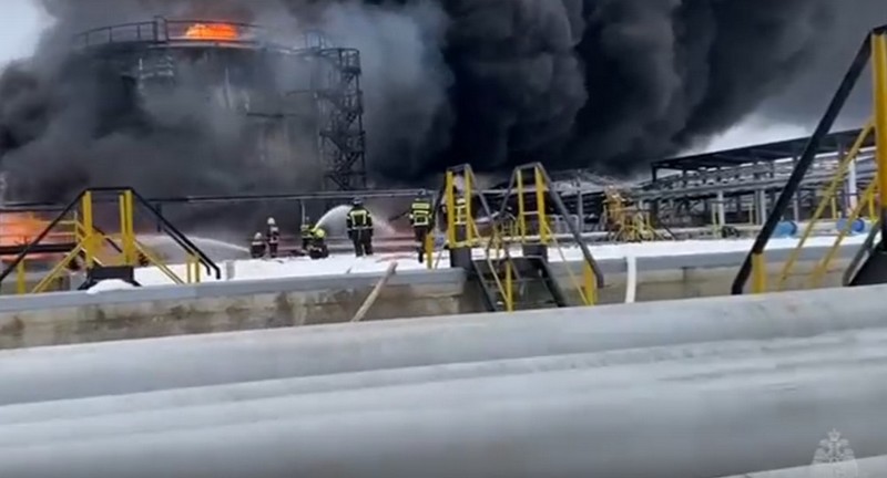 Брянский губернатор опубликовал видео с места пожара на нефтебазе в Клинцах