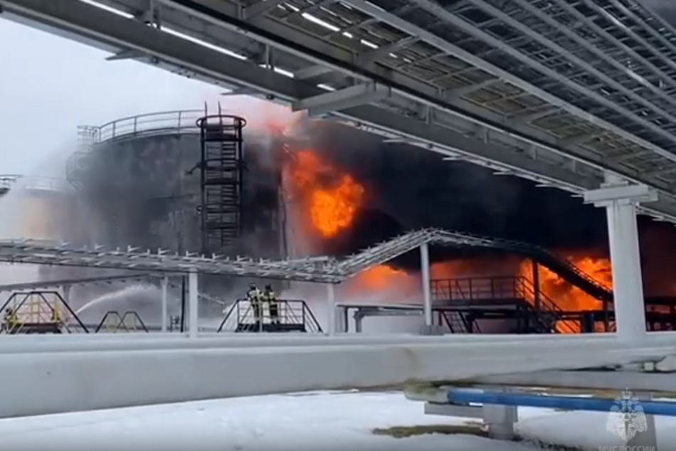 Пожару на нефтебазе в Клинцах присвоили повышенный ранг сложности