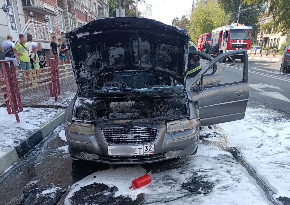 В Советском районе Брянска сгорел легковой автомобиль