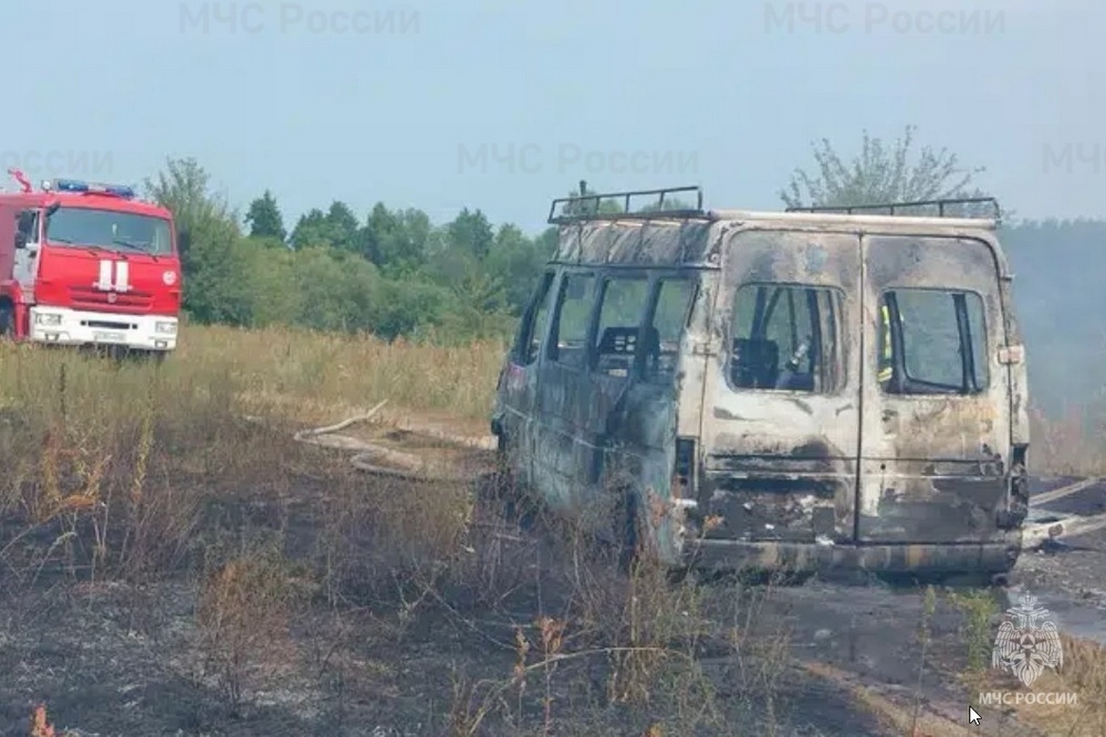 В воскресенье под Новозыбковом сгорел микроавтобус