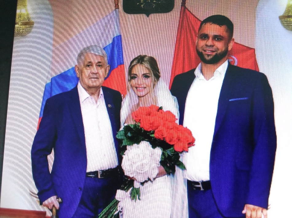 Экс-губернатор Брянской области Юрий Лодкин поздравил внука с женитьбой