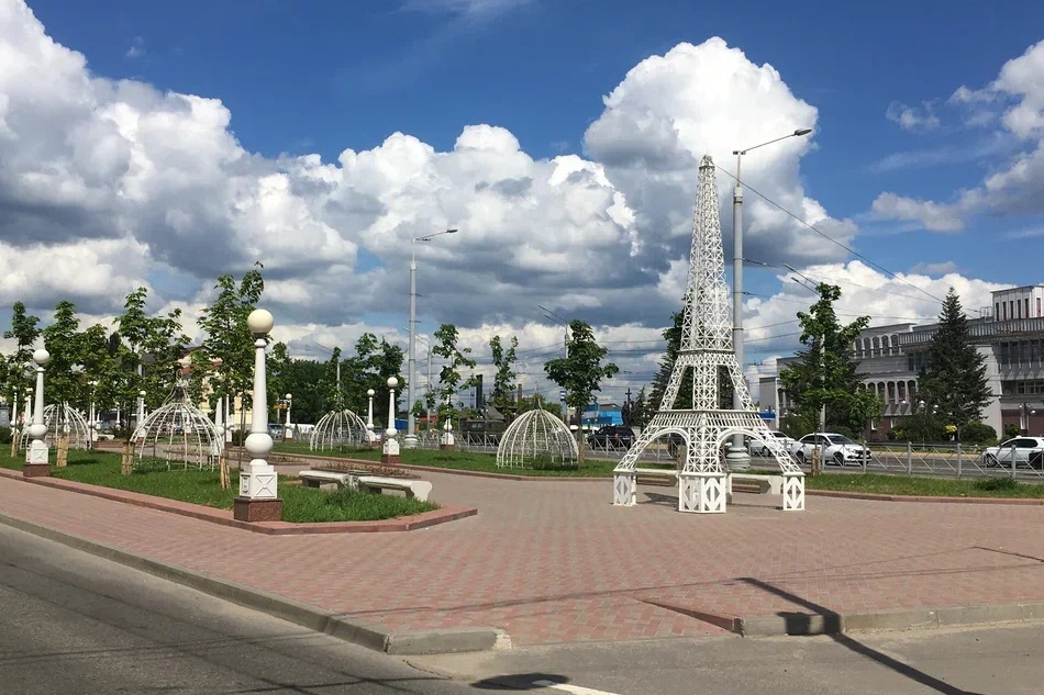 В Брянске с набережной в неизвестном направлении увезли «Эйфелеву башню»